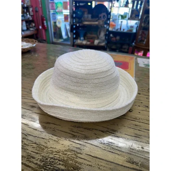 Vintage  Betmar New York Flip Wide Brim Hat White - Picture 3 of 3